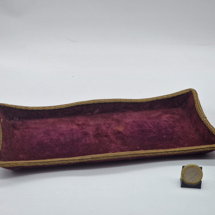 Conjunto de Secretária Antigo 1920 — Veludo e Estanho