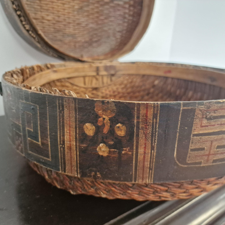 Vintage Chinese Gelakte Bamboe Mand - 45cm