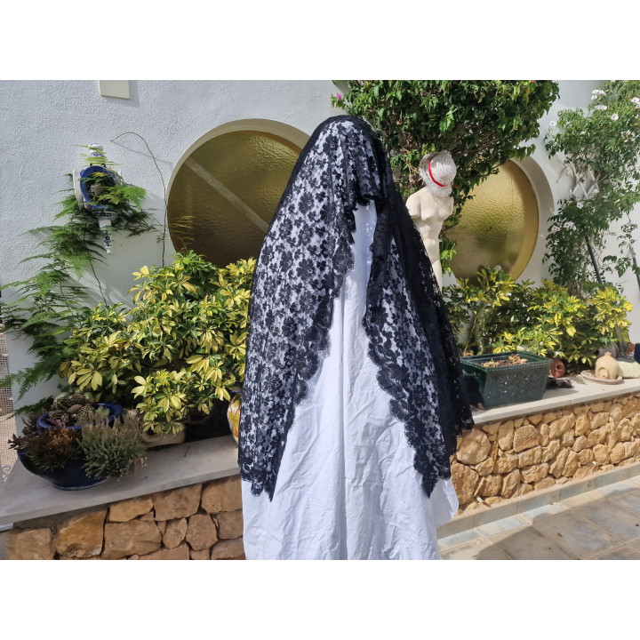 Винтажная испанская мантилья из черного кружева 1960-х