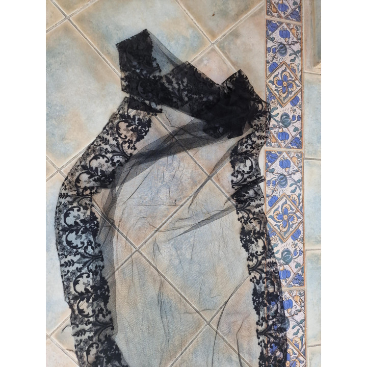 Vintage 1960s Spanish Mantilla Veil