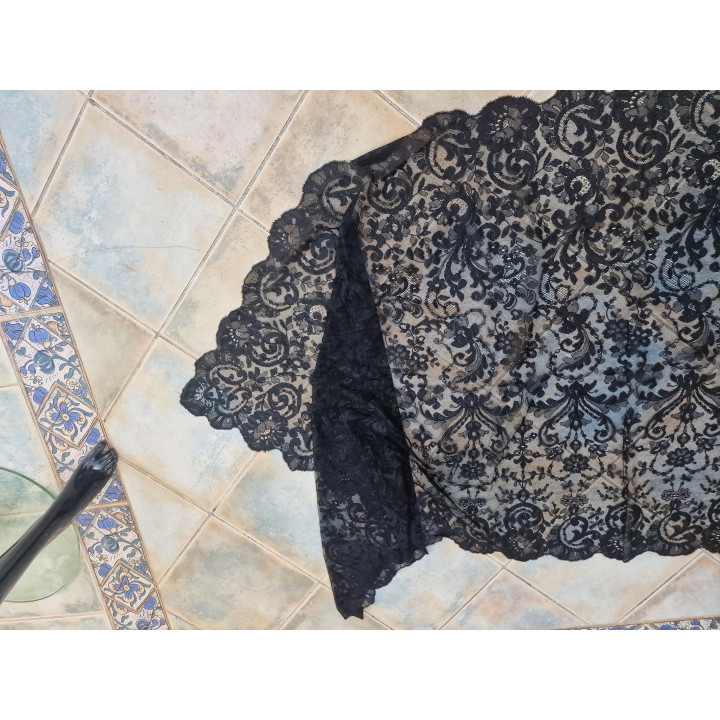 Mantilla Española Antigua 1960 | Encaje Negro 220x100 cm