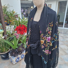 Châle de Manille milieu XXe, broderie main double face