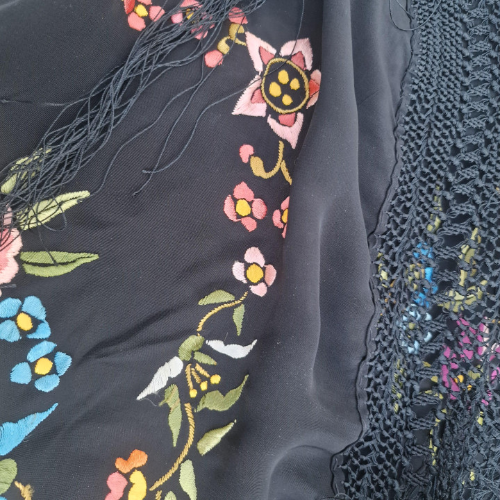 Mid-Century Mantón de Manila, Handbestickt, Zweiseitig