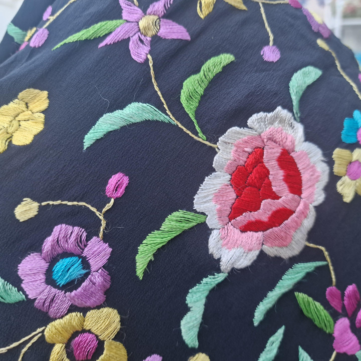 Vintage Mantón de Manila 1950er - Handgesticktes Seidentuch Schwarz