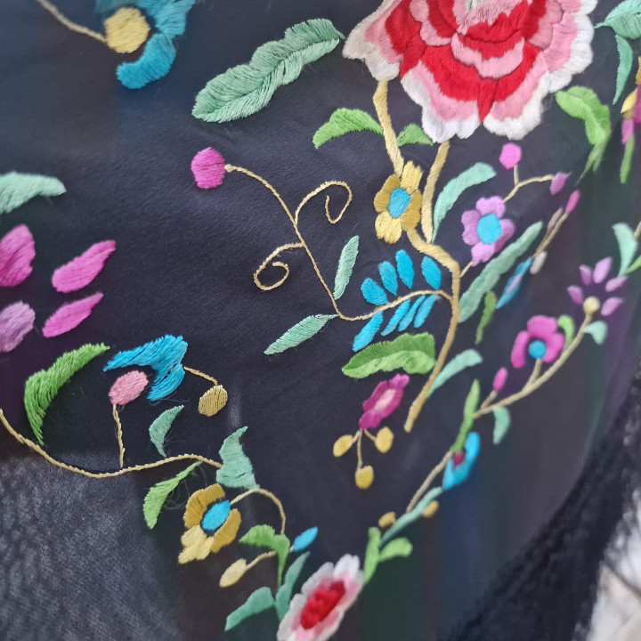 ビンテージ マントン・デ・マニラ 1950年代 - 手刺繍 黒シルク ショール