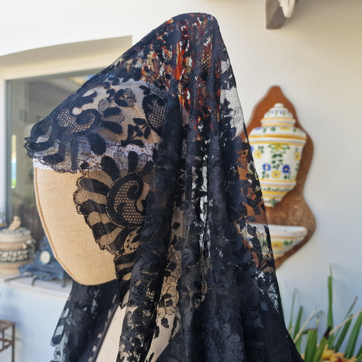 Mantille Espagnole Vintage 1970 - Grande Dentelle Noire 120x255