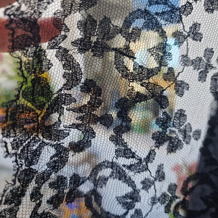 Mantiglia Spagnola Vintage in Pizzo Nero Stile Chantilly