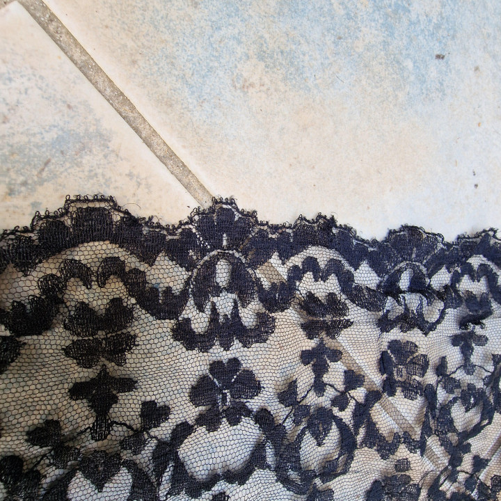 Mantiglia Spagnola Vintage in Pizzo Nero Stile Chantilly
