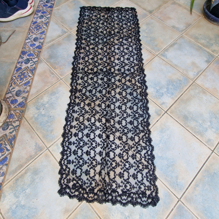 Mantiglia Spagnola Vintage in Pizzo Nero Stile Chantilly
