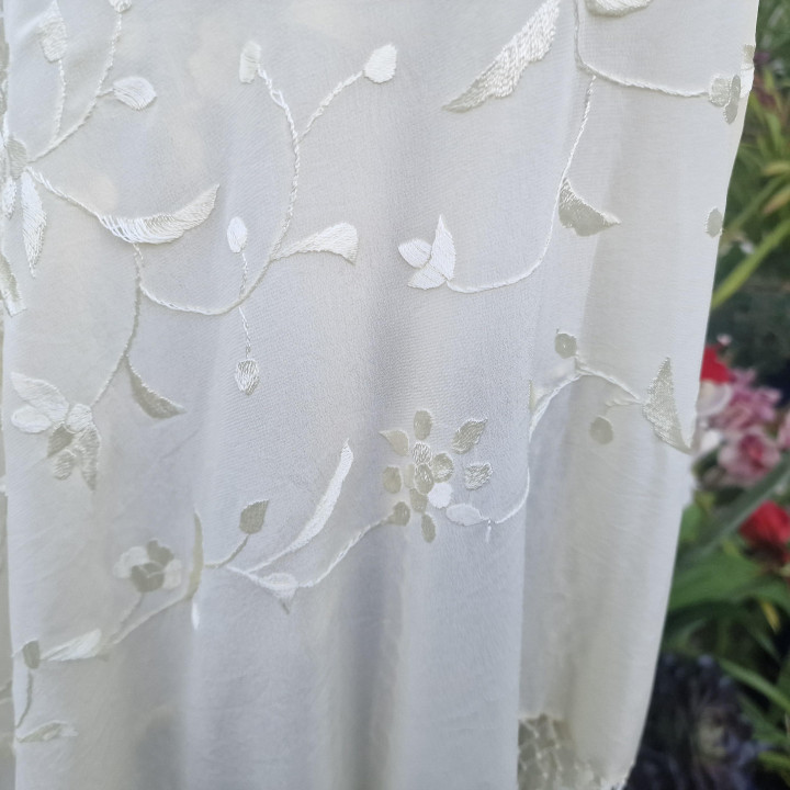 手刺繍天然シルクマニラショール - アイボリー