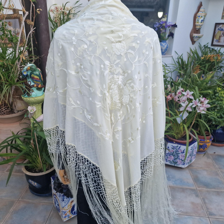 Mantón de Manila de seda natural bordado à mão marfim