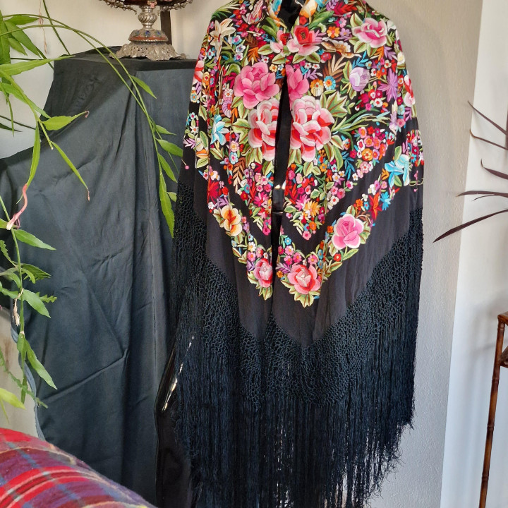 Mantón de Manila aus Seide 1950er - Handbestickt Flamenco