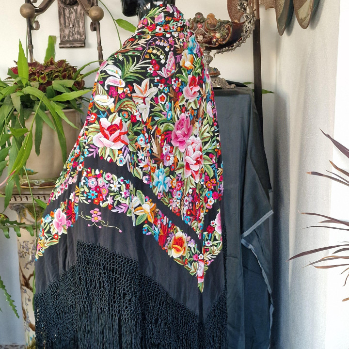 Шелковый манильский мантон 1950-х гг. - Ручная вышивка
