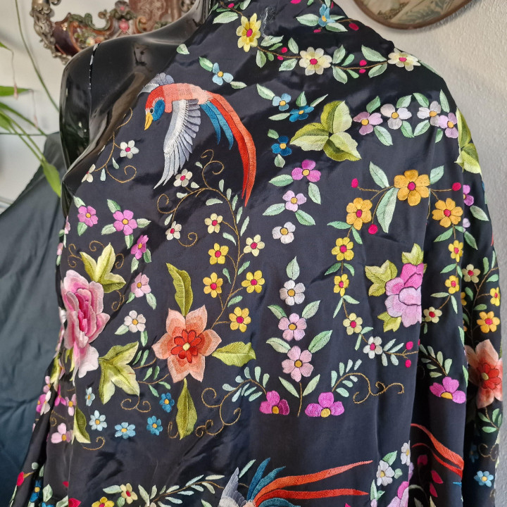 Vintage 1960s Hand-Embroidered Mantón de Manila Shawl