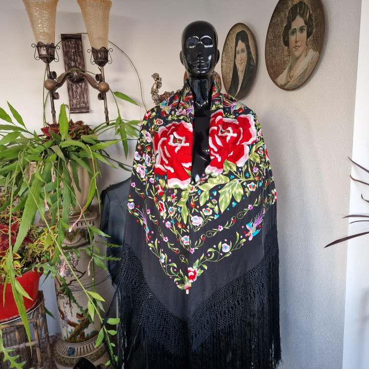ヴィンテージ マントン・デ・マニラ 1960年代 黒シルク 手刺繍