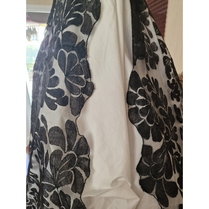 Mantilla de Seda Negra Vintage - Bordada a Mano 1960