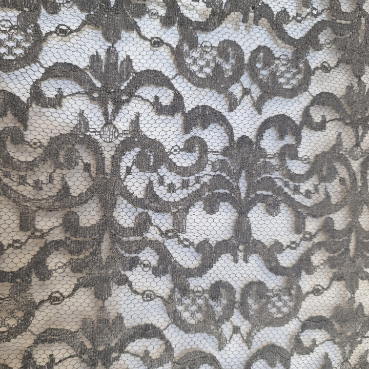 Mantilla Española de Seda Estilo Chantilly - Hacia 1910