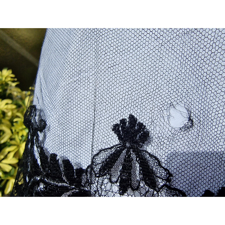 Vintage 1960s Spanish Mantilla | Traditional Black Lace
