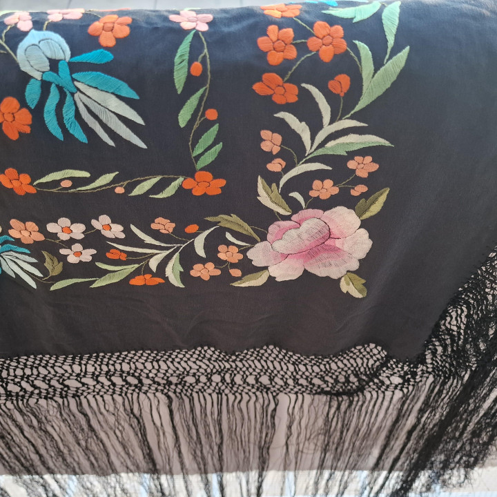 1950年代 手刺繍 シルク マントン・デ・マニラ 黒