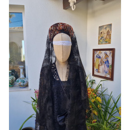 Vintage 1930s Spanish Mantilla - Black Chantilly Lace