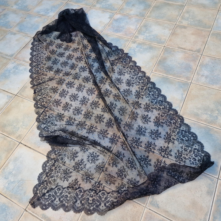 Vintage Spanish Black Lace Mantilla 1960s-1970s