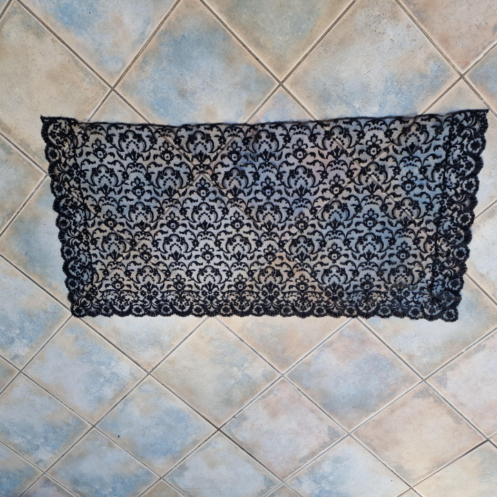 Mantilla Española Auténtica Años 30 | Encaje de Seda y Viscosa