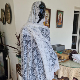 Spanische Mantilla aus weißer Spitze - 70er Jahre