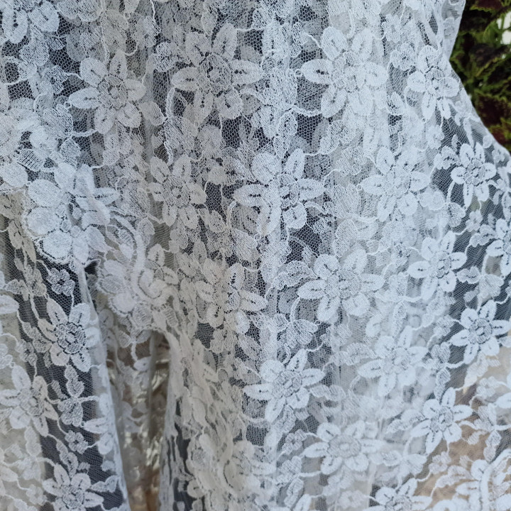Vintage Spanish White Lace Mantilla - 1970s