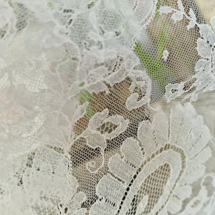 Mantille Espagnole en Dentelle Blanche (Années 1970)