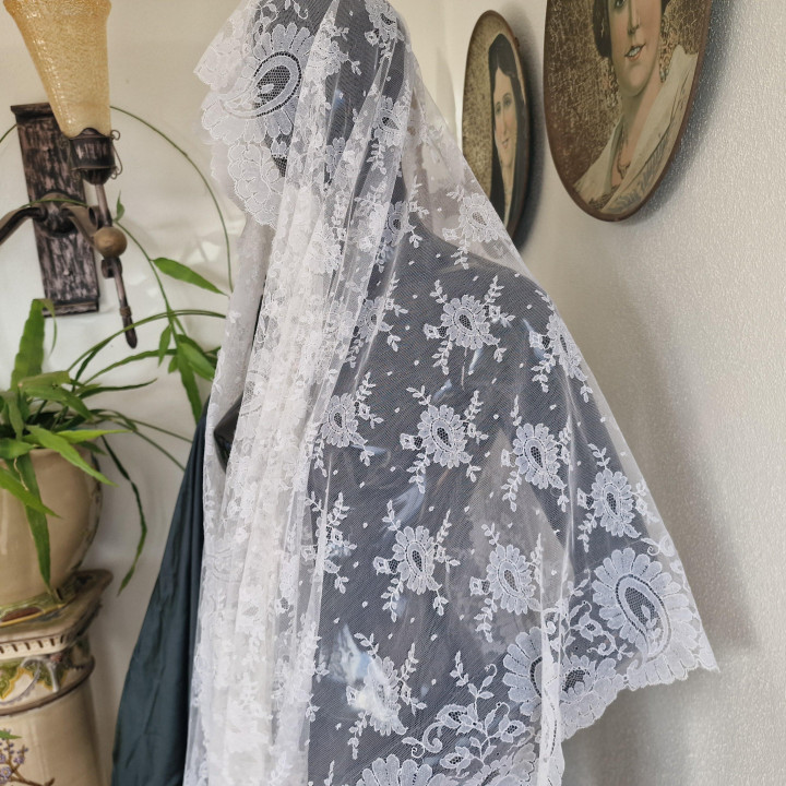 Mantilla Española de Encaje Blanco (1970) - 260x100 cm
