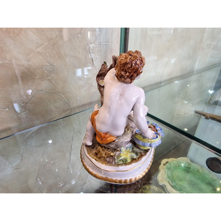Hispania Porcelain Sculpture - Cherubs with Flowers