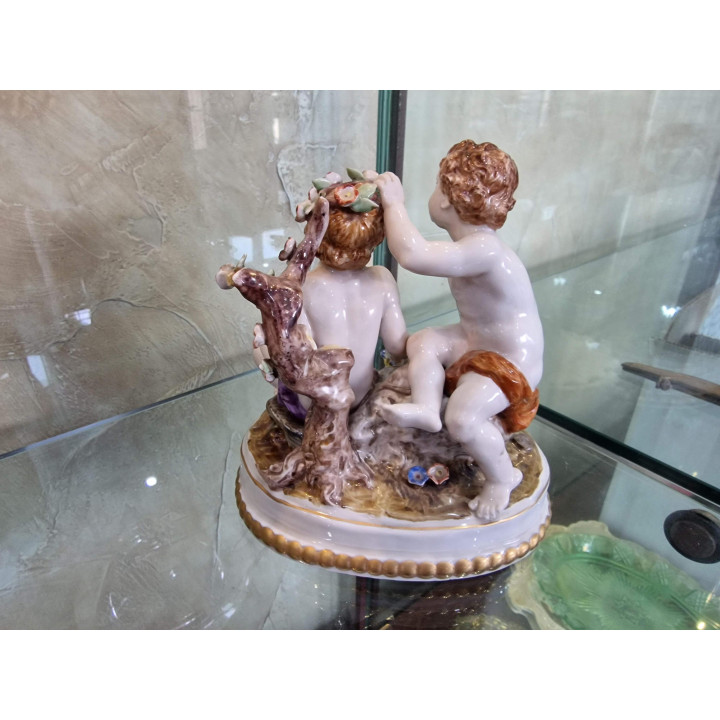 Hispania Porcelain Sculpture - Cherubs with Flowers