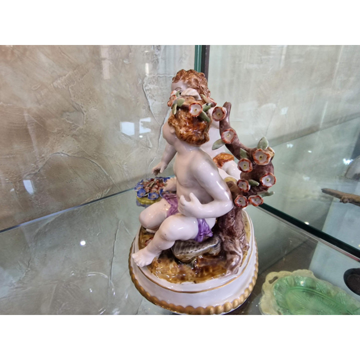 Hispania Porcelain Sculpture - Cherubs with Flowers