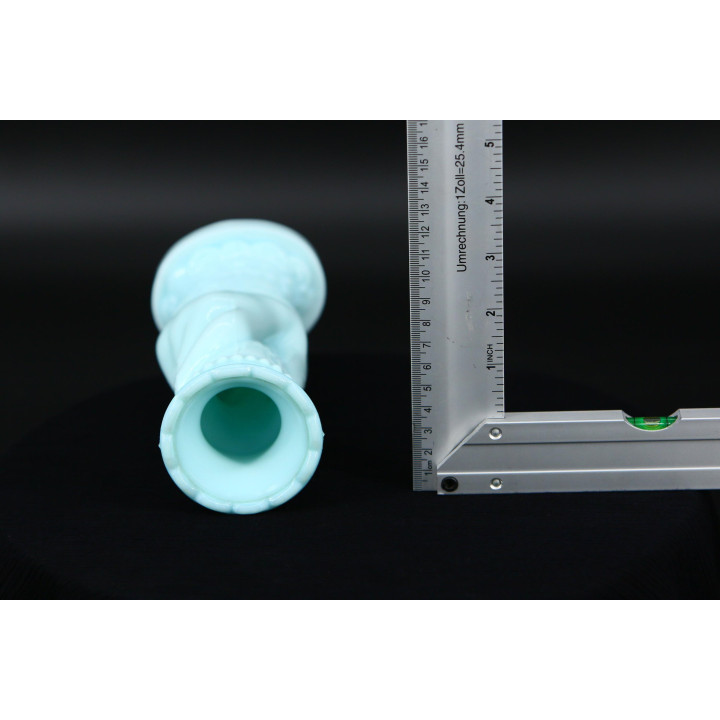 Vaso Mano Vittoriana in Vetro Opalino Blu