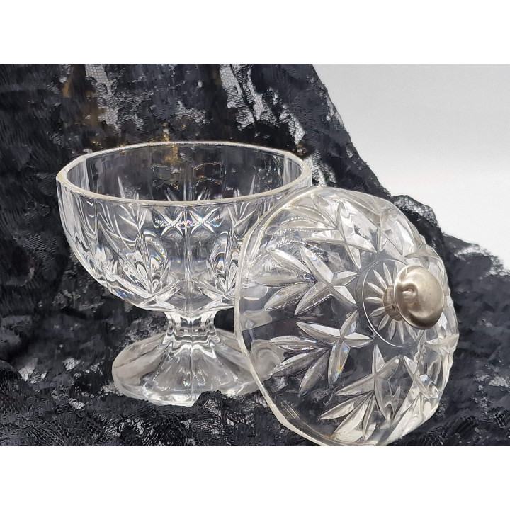 Bombonera de cristal tallado y plata años 20