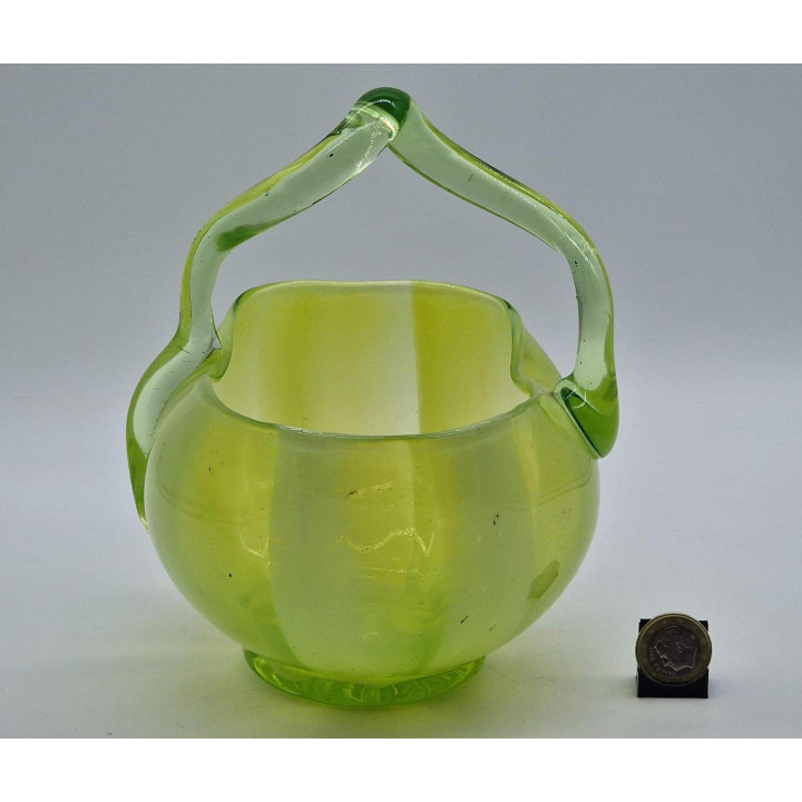 Uranglas Korb 1930er | Handgeblasenes Vaselineglas