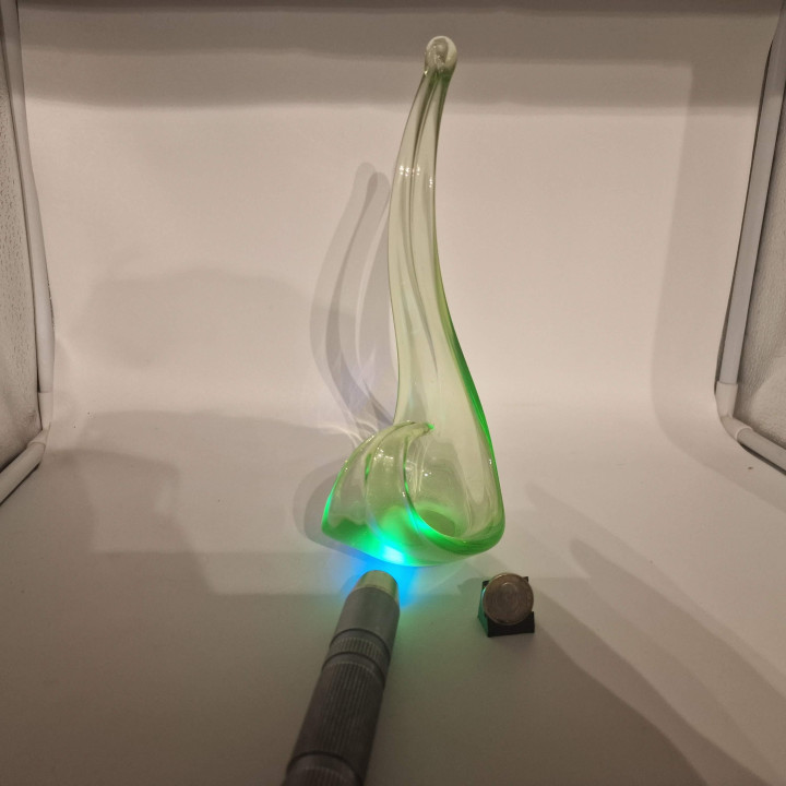 Sculpture en Verre d'Uranium Années 40 | Fluorescence UV