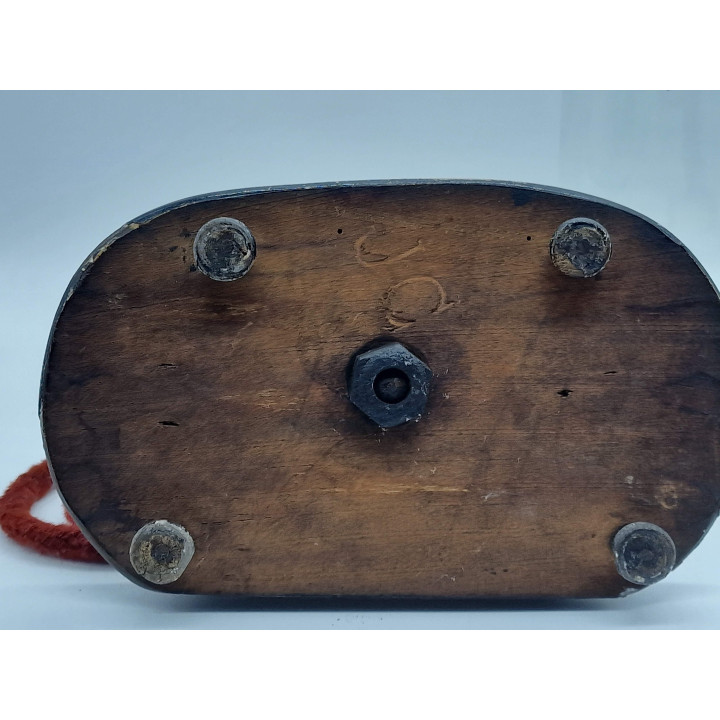 Rzeźba Święta Rodzina pod szklanym kloszem (ok. 1920)