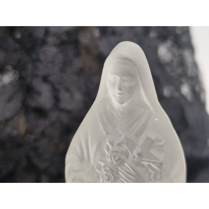 Statue der Hl. Theresia von Lisieux, Böhmisches Mattglas, 1950er