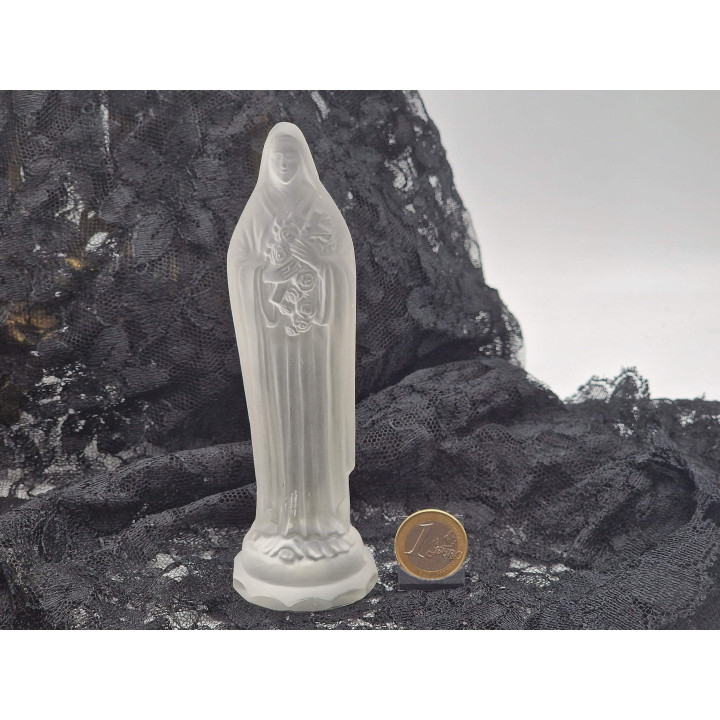 Figurka św. Teresy z Lisieux, szkło bohemskie, lata 50.