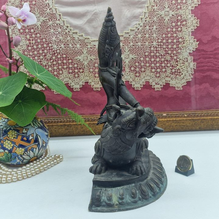 Simhanada Lokeshvara Bronzestatue - 23 cm