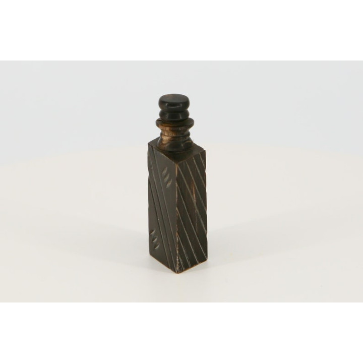 Flacon de parfum vintage en bois sculpté 1990