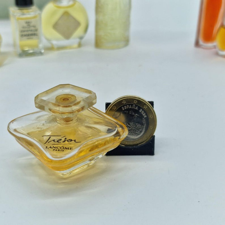 10 Miniatures de Parfums Vintage Chanel, Armani, Lancôme