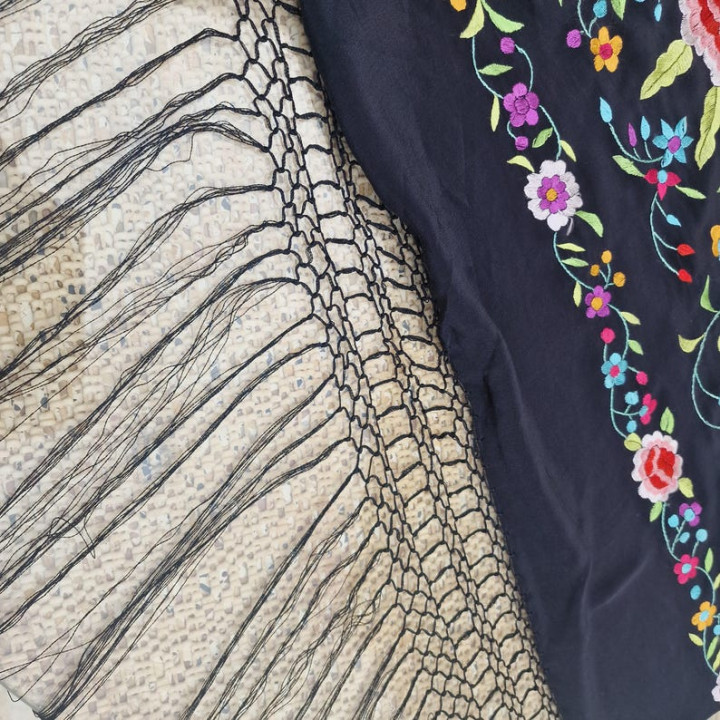 手刺繍シルクショール - 20世紀半ば