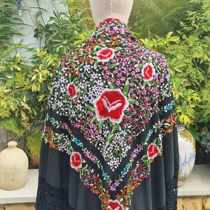 本シルク 手刺繍 マントン・デ・マニラ クラシックショール