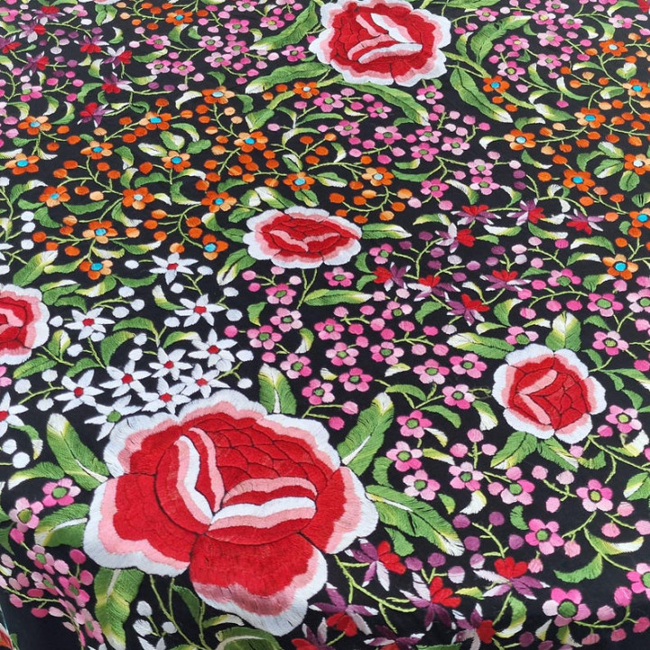 Classic Silk Manila Shawl - Hand-Embroidered Mantón de Manila
