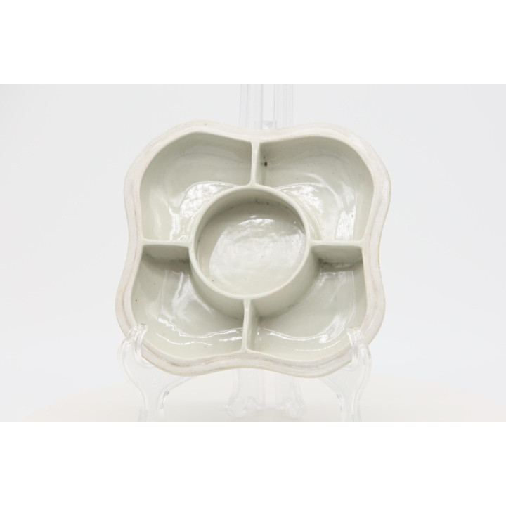 19th Century Chinese Famille Rose Porcelain Box