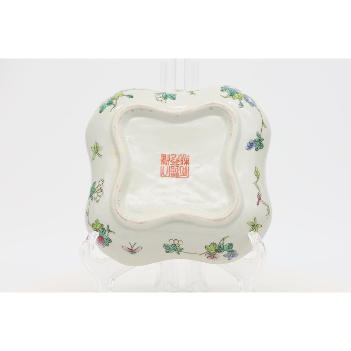 19th Century Chinese Famille Rose Porcelain Box
