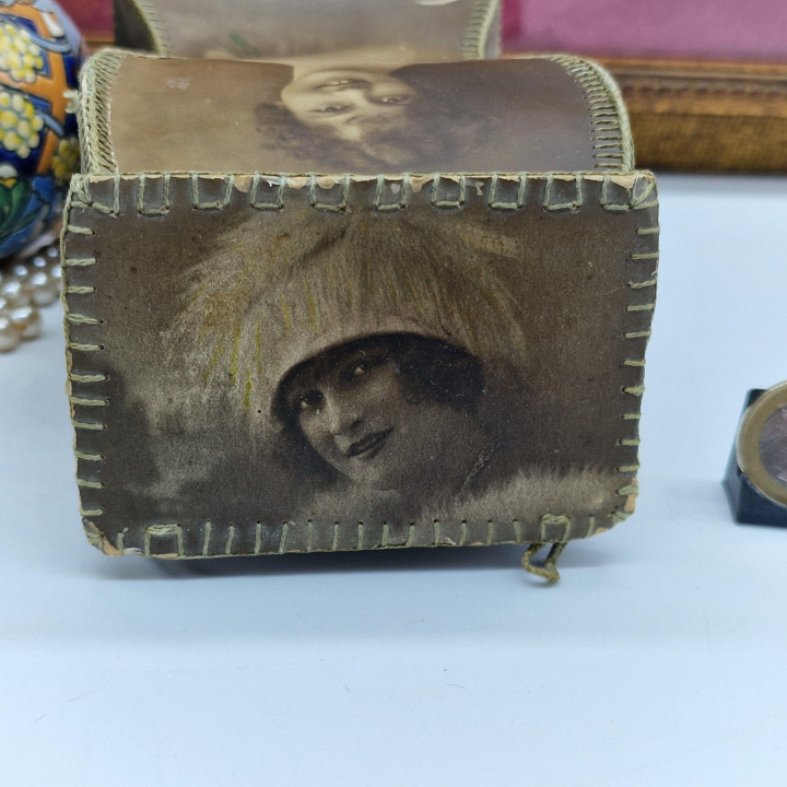 Boîte à souvenirs ancienne (1900-1910) - Art populaire édouardien