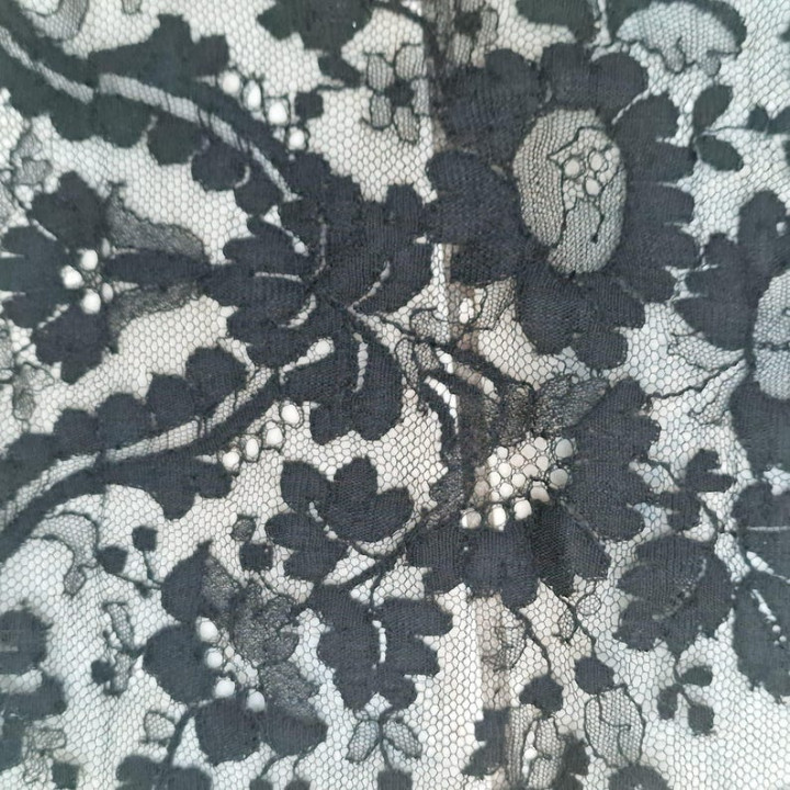 Mantilla Española de Seda Negra (1930) | Encaje Chantilly